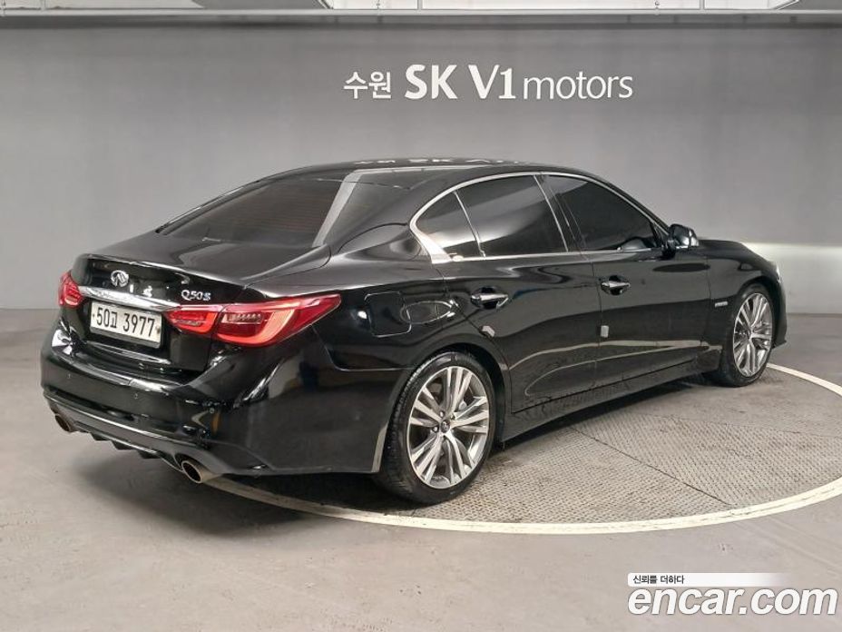 Infiniti Q50 фото 4