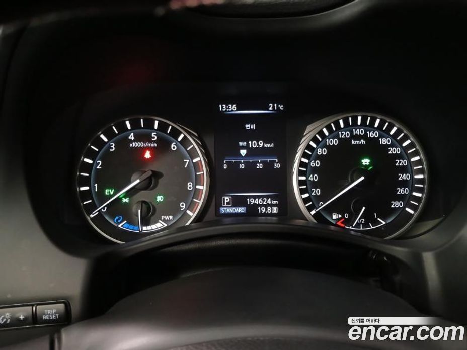 Infiniti Q50 фото 10