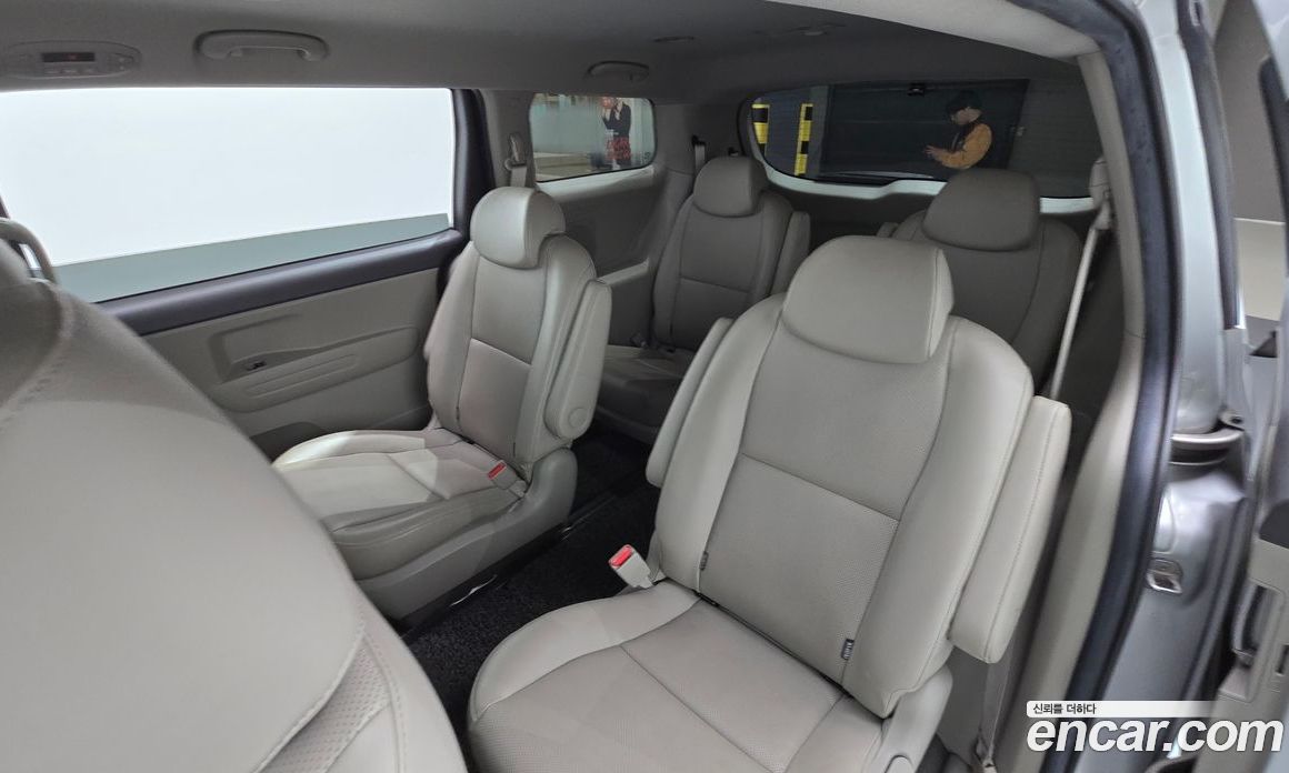 Kia Carnival 3rd Gen фото 12