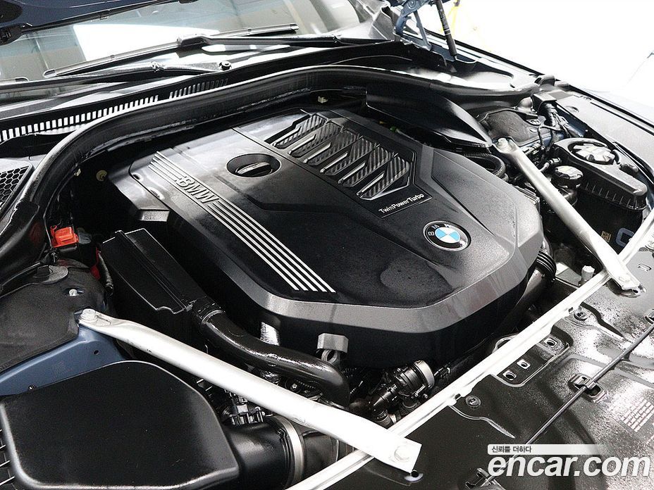 BMW 8-Series (G15) фото 6