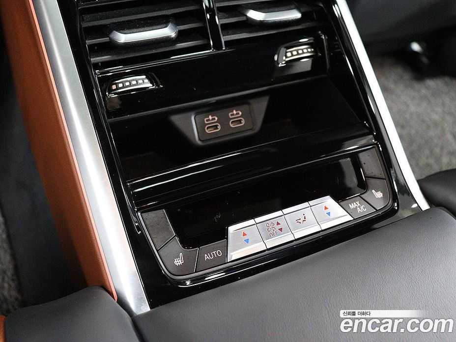 BMW 8-Series (G15) фото 14