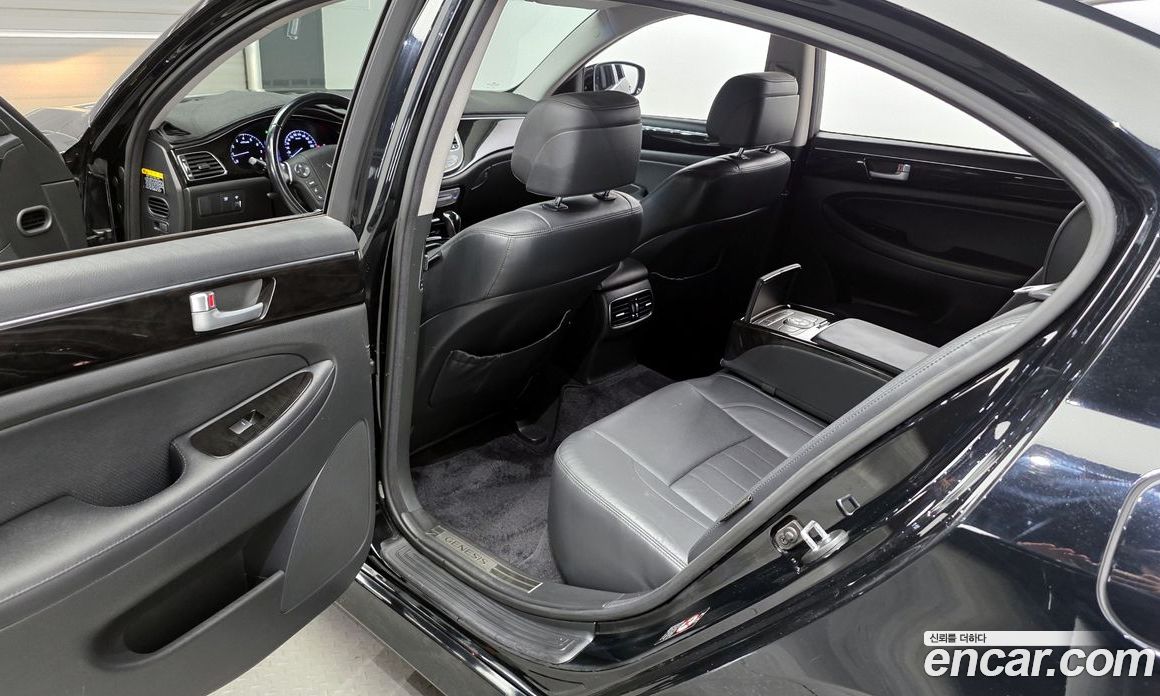 Hyundai Genesis фото 11