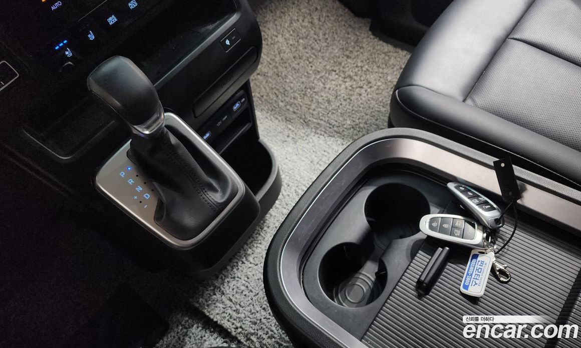 Hyundai Staria фото 8