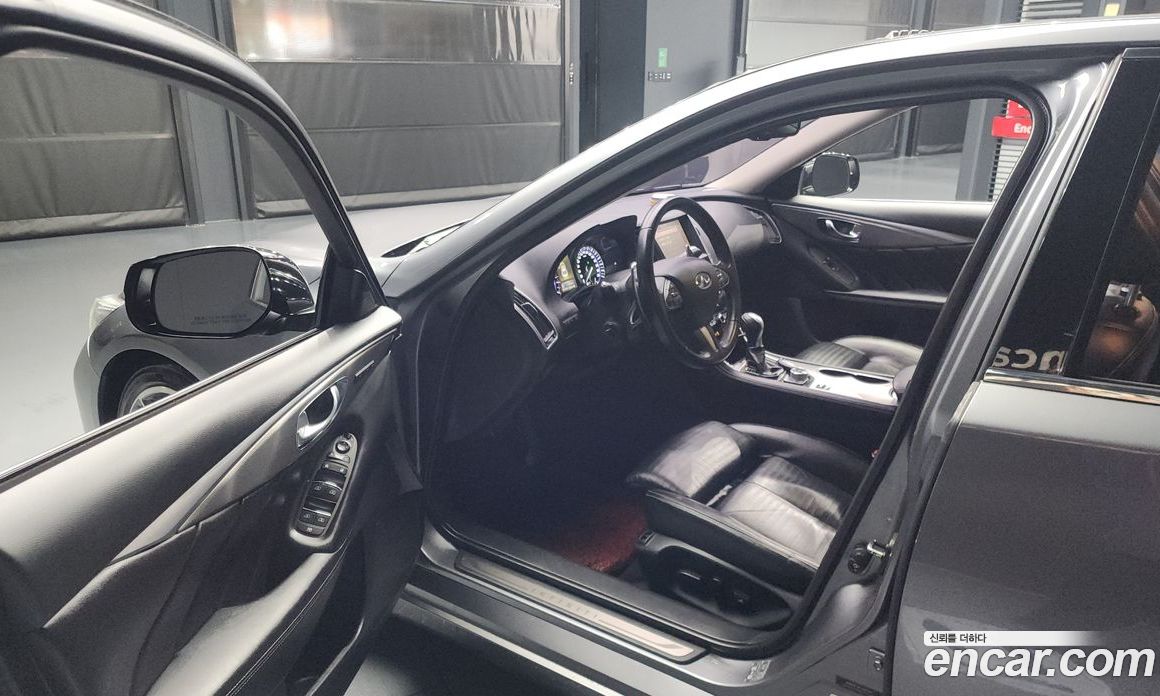 Infiniti Q50 фото 10