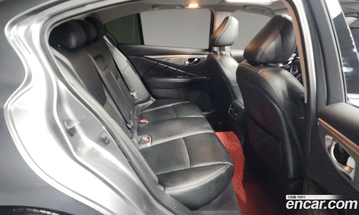 Infiniti Q50 фото 12