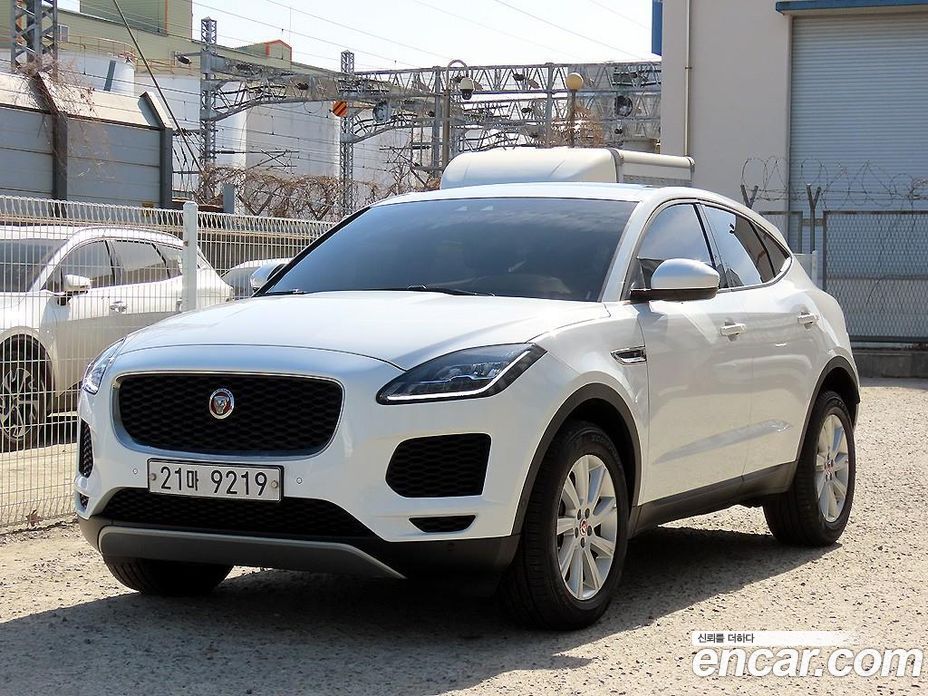 Jaguar E-PACE фото 2