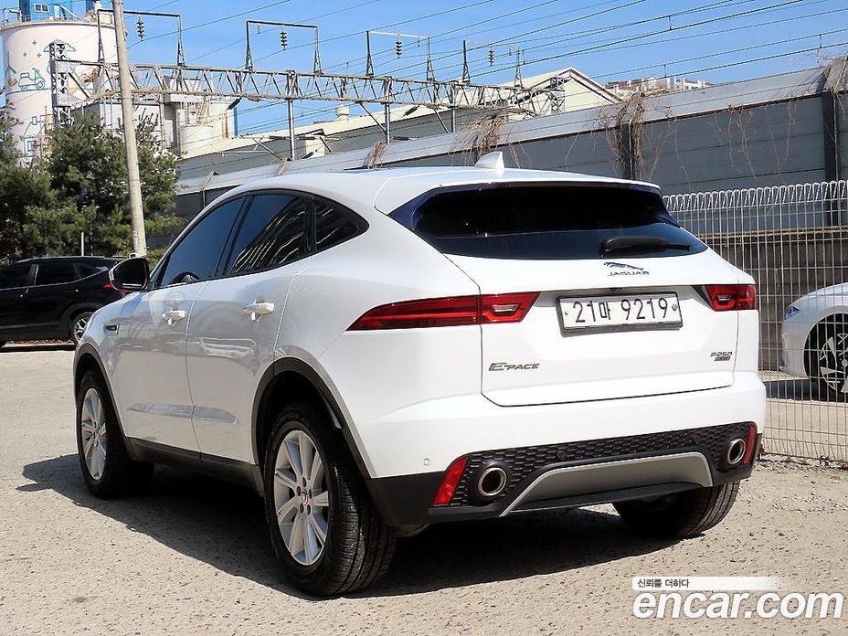 Jaguar E-PACE фото 3