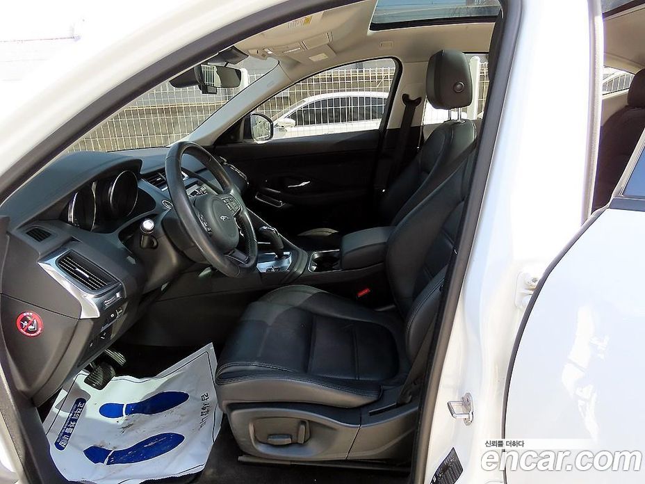 Jaguar E-PACE фото 5