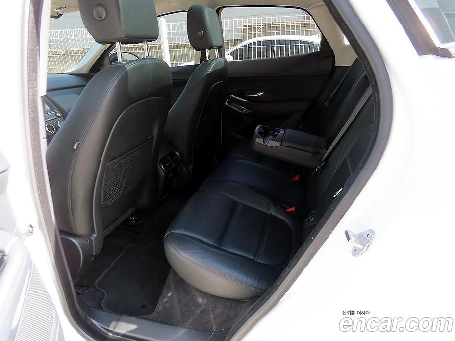 Jaguar E-PACE фото 6