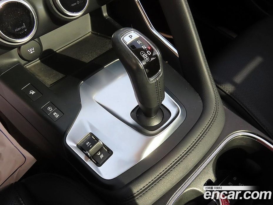 Jaguar E-PACE фото 10
