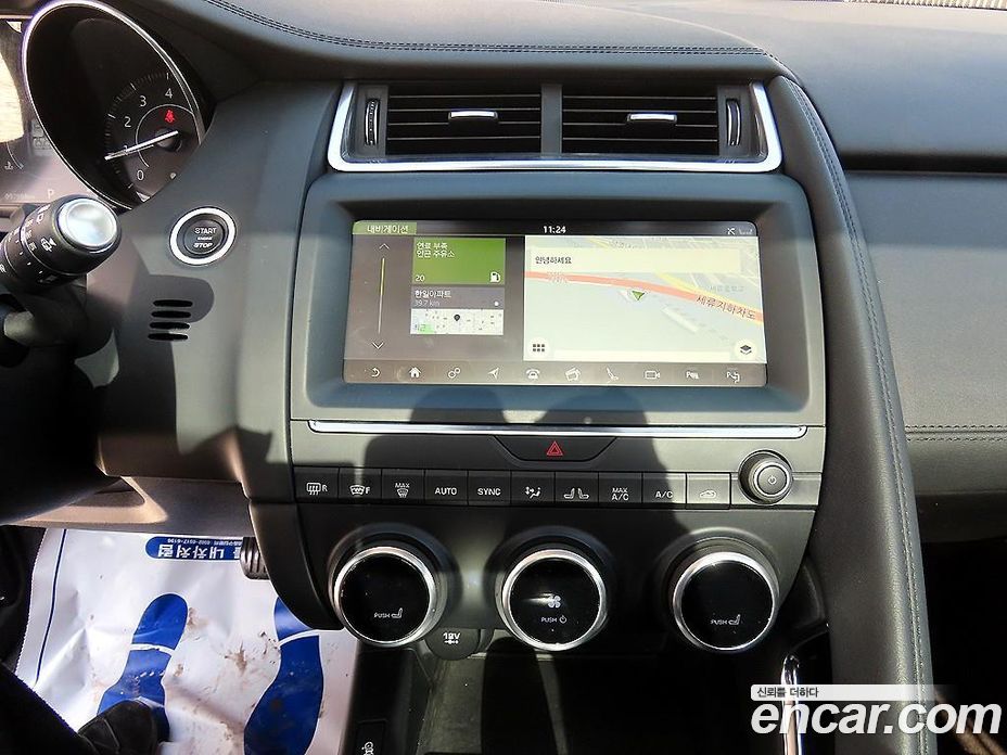 Jaguar E-PACE фото 13