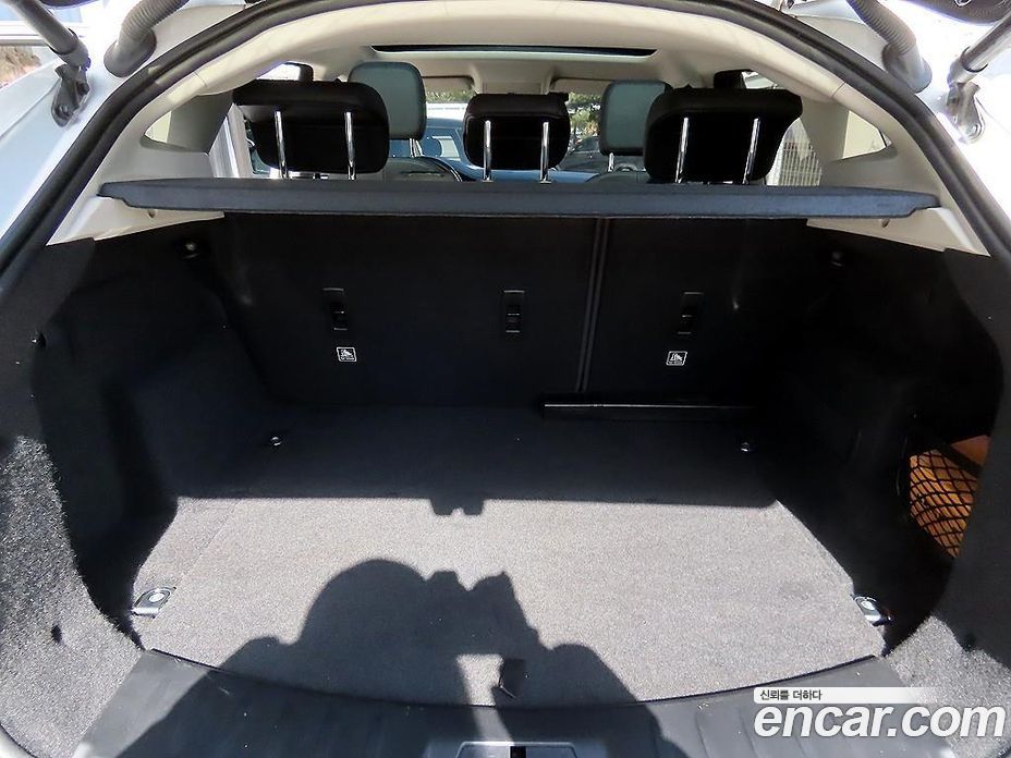 Jaguar E-PACE фото 17