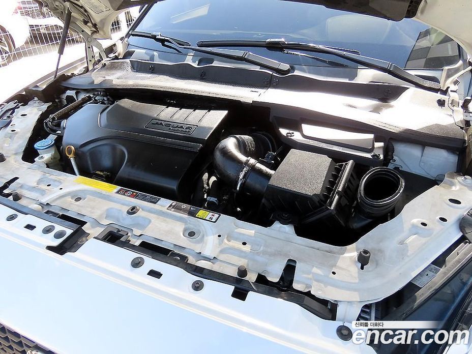 Jaguar E-PACE фото 19