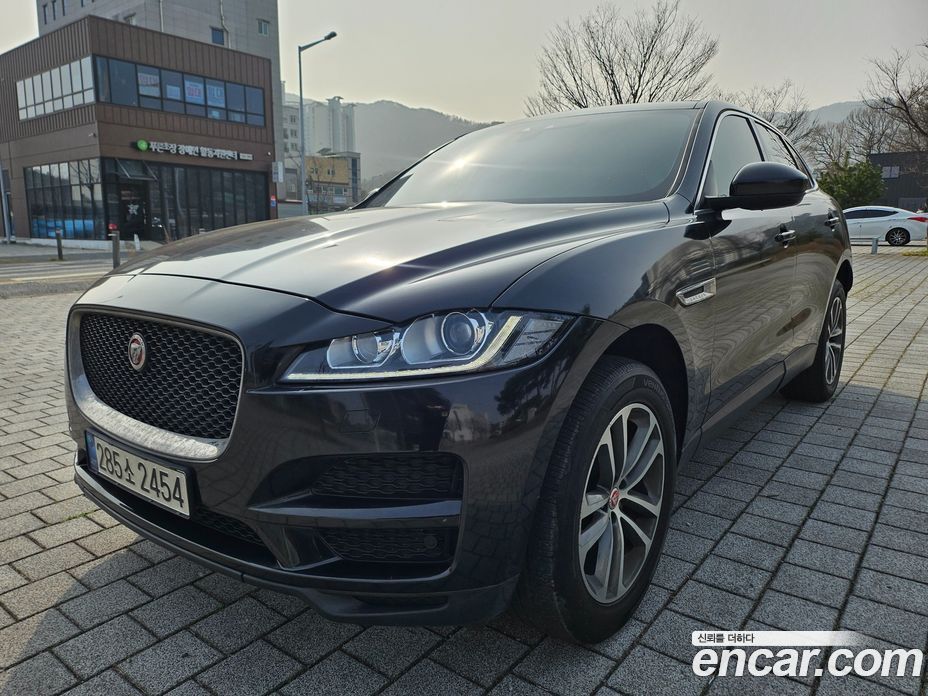 Jaguar F-PACE фото 2