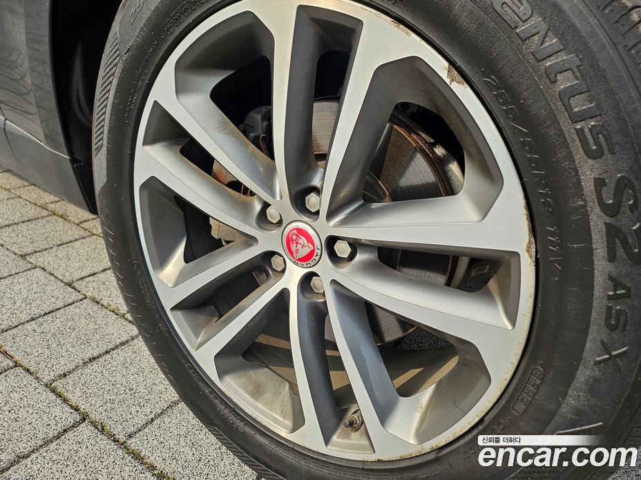 Jaguar F-PACE фото 4