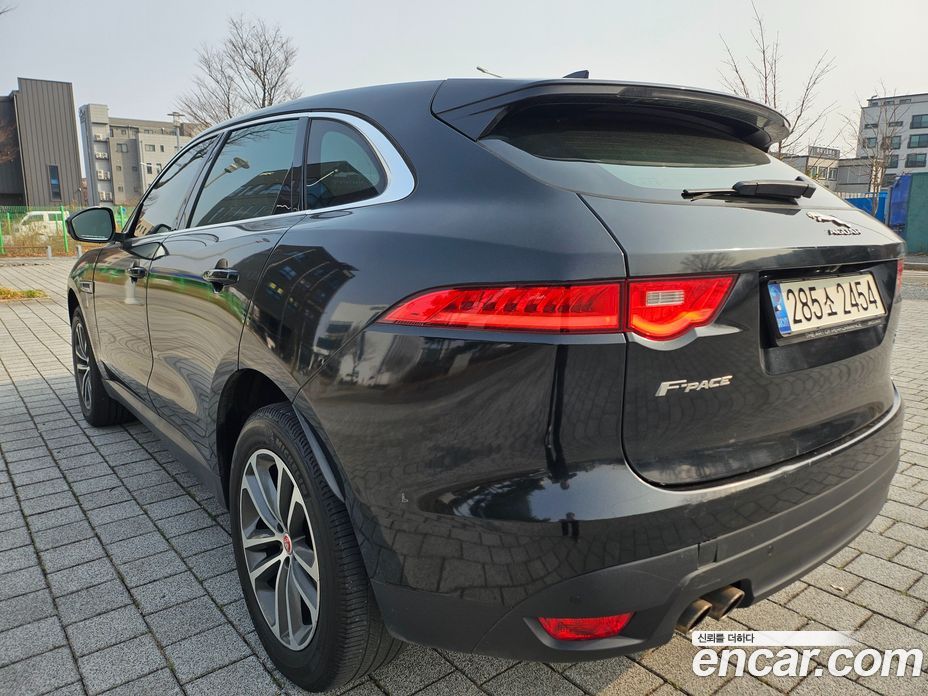 Jaguar F-PACE фото 8