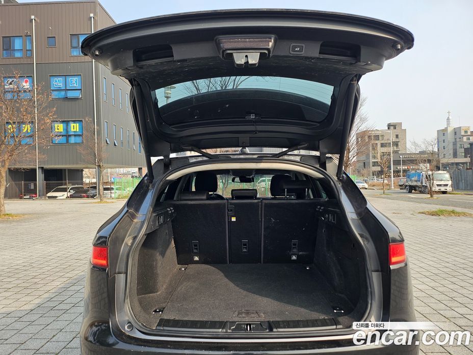 Jaguar F-PACE фото 9