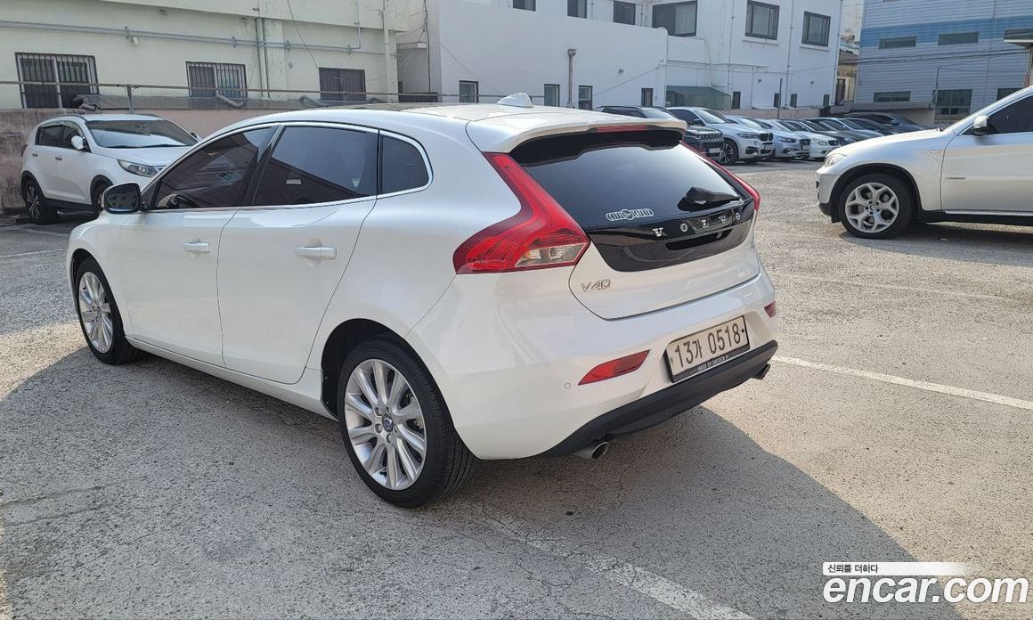 Volvo V40 фото 2