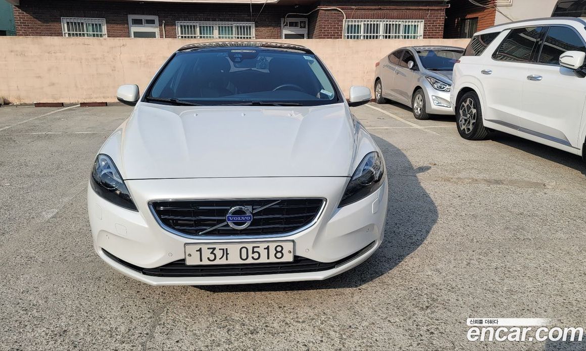 Volvo V40 фото 3