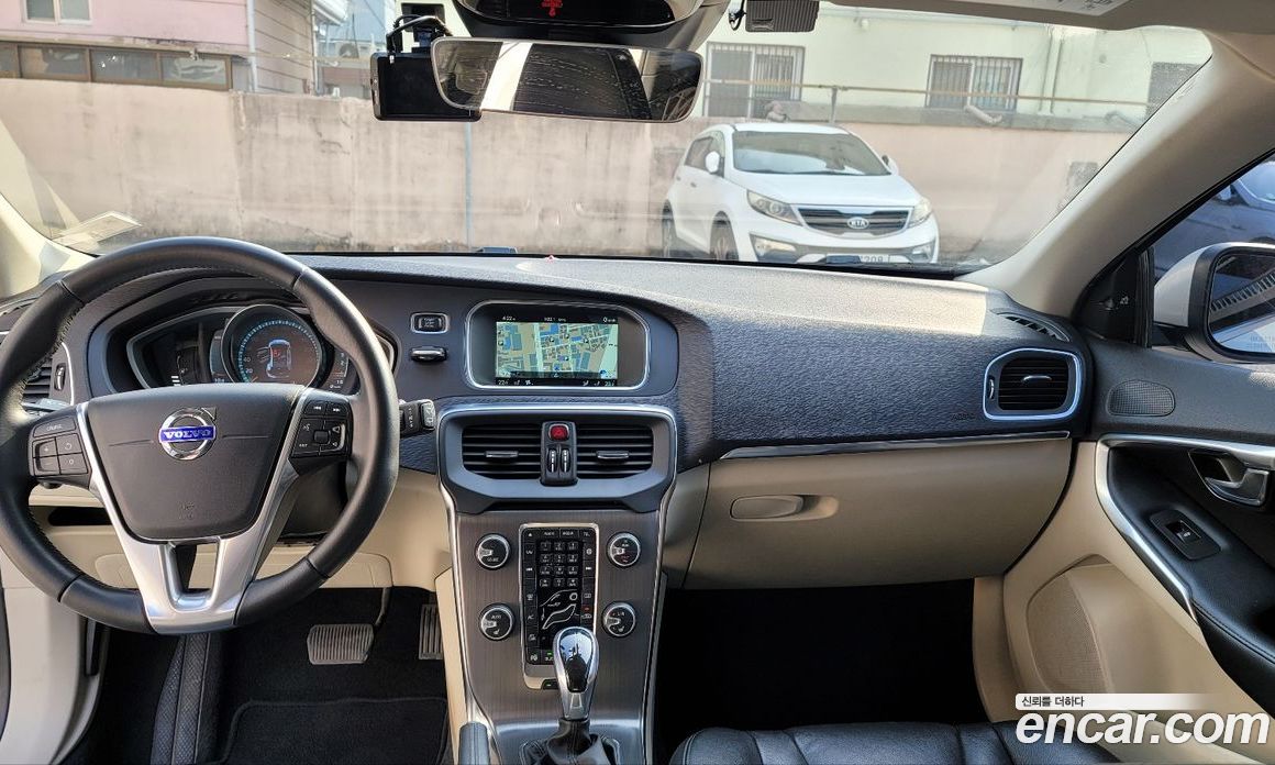 Volvo V40 фото 7