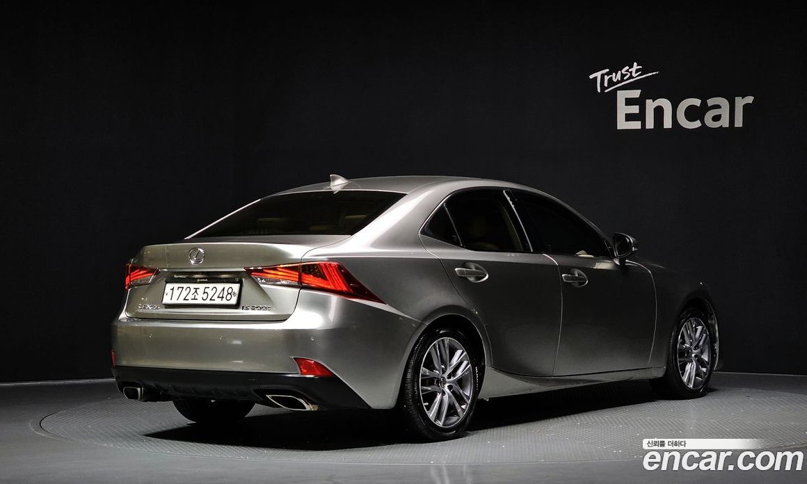 Lexus IS200t фото 2