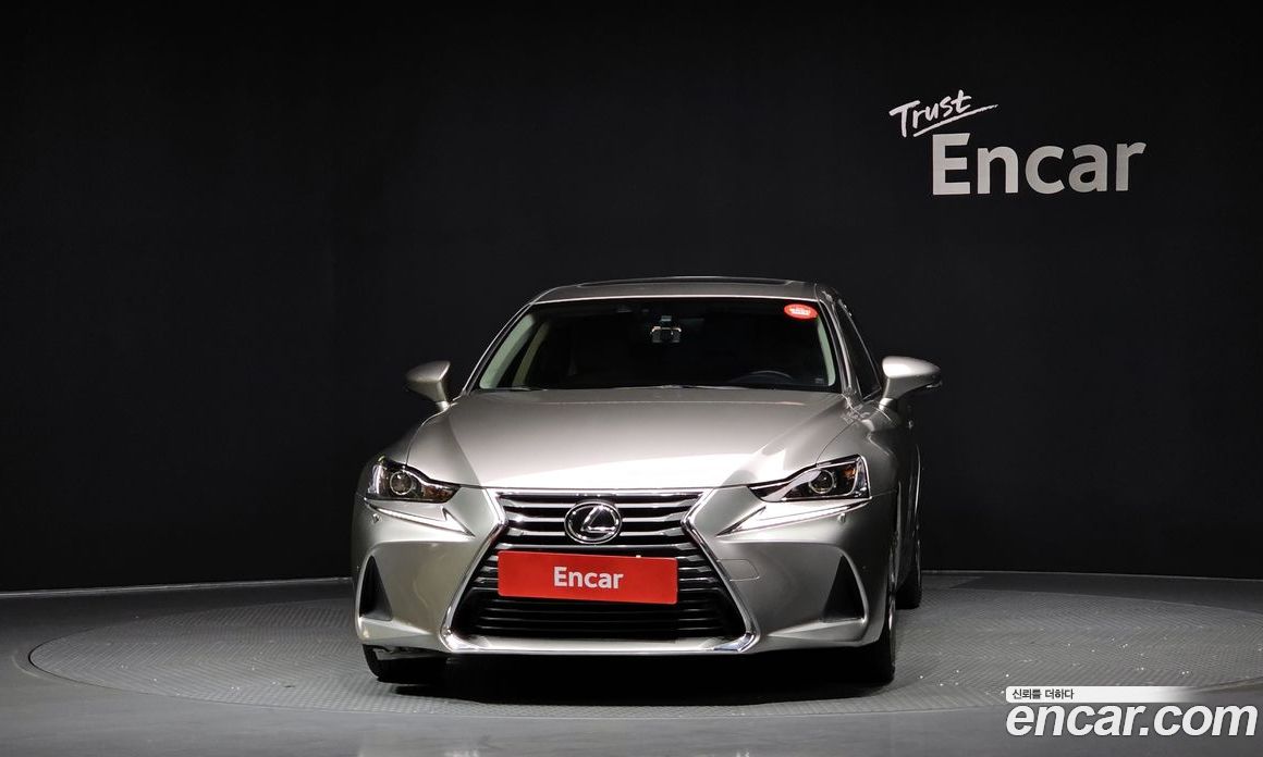 Lexus IS200t фото 3