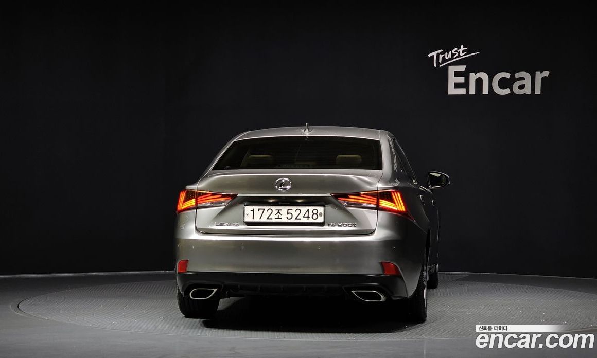 Lexus IS200t фото 4