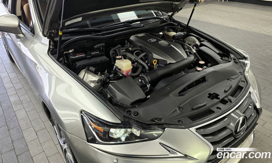 Lexus IS200t фото 6