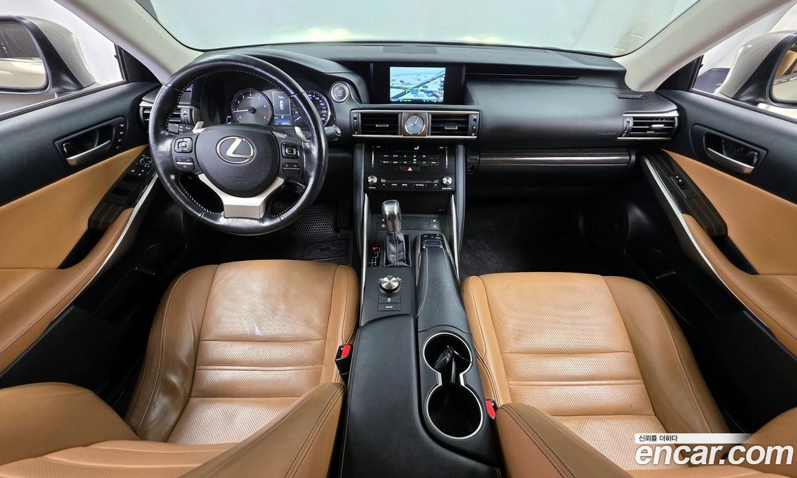 Lexus IS200t фото 7