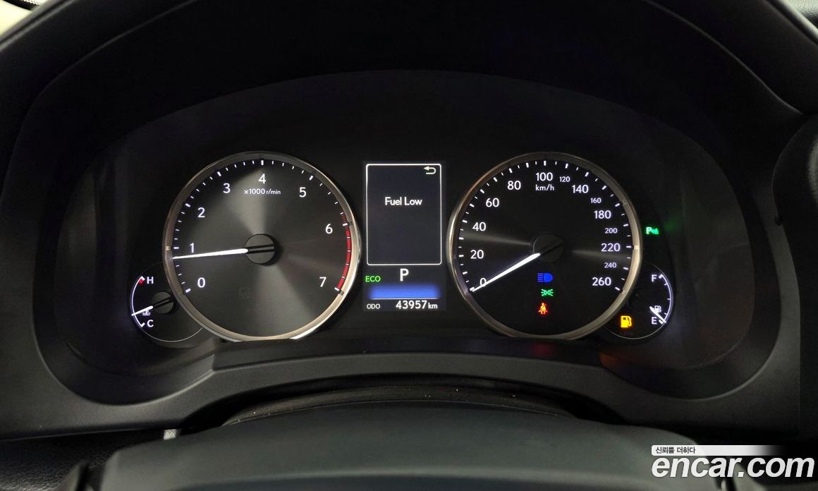 Lexus IS200t фото 8