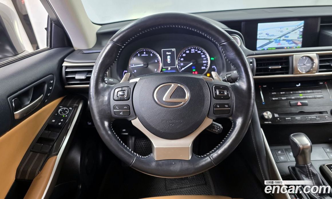 Lexus IS200t фото 13