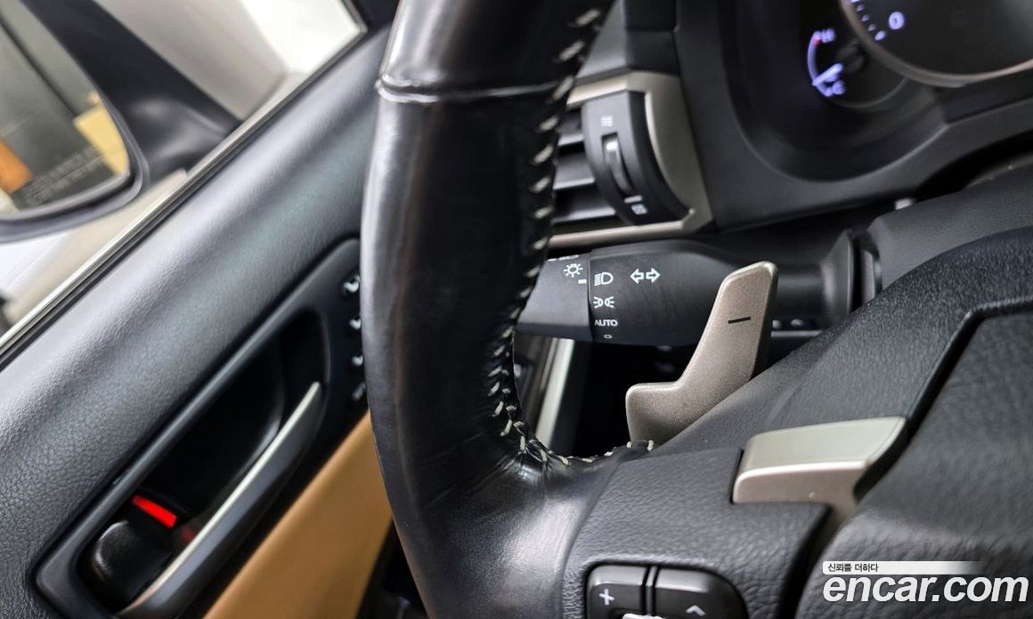 Lexus IS200t фото 18