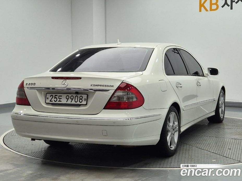Mercedes-Benz E-Class W211 фото 3