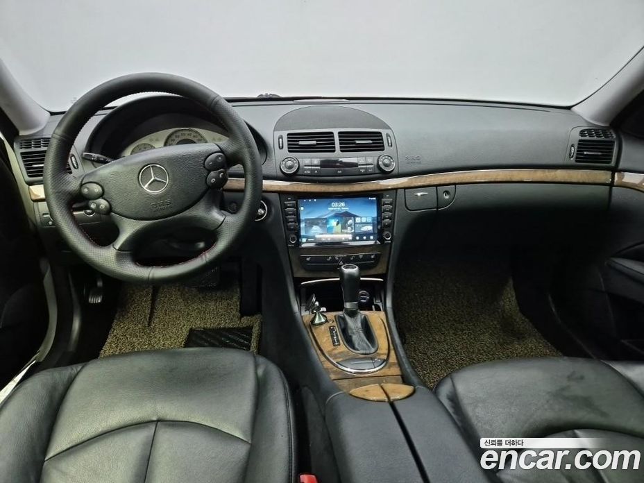 Mercedes-Benz E-Class W211 фото 7