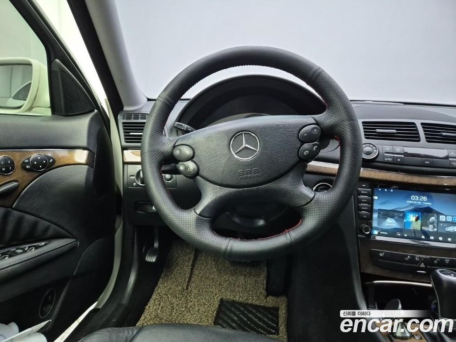 Mercedes-Benz E-Class W211 фото 9