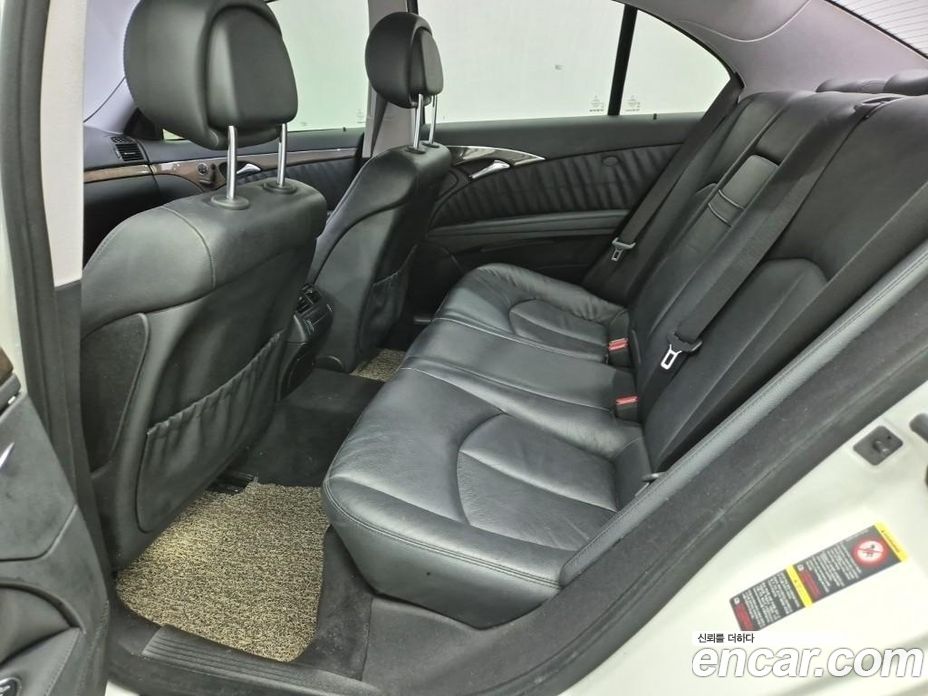 Mercedes-Benz E-Class W211 фото 12