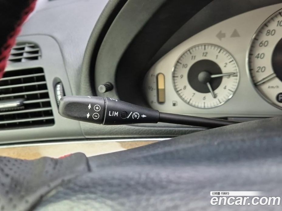 Mercedes-Benz E-Class W211 фото 16
