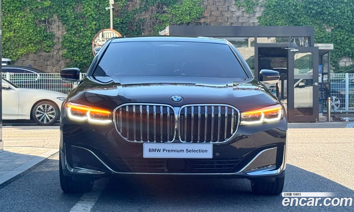 BMW 7-Series (G11) фото 3