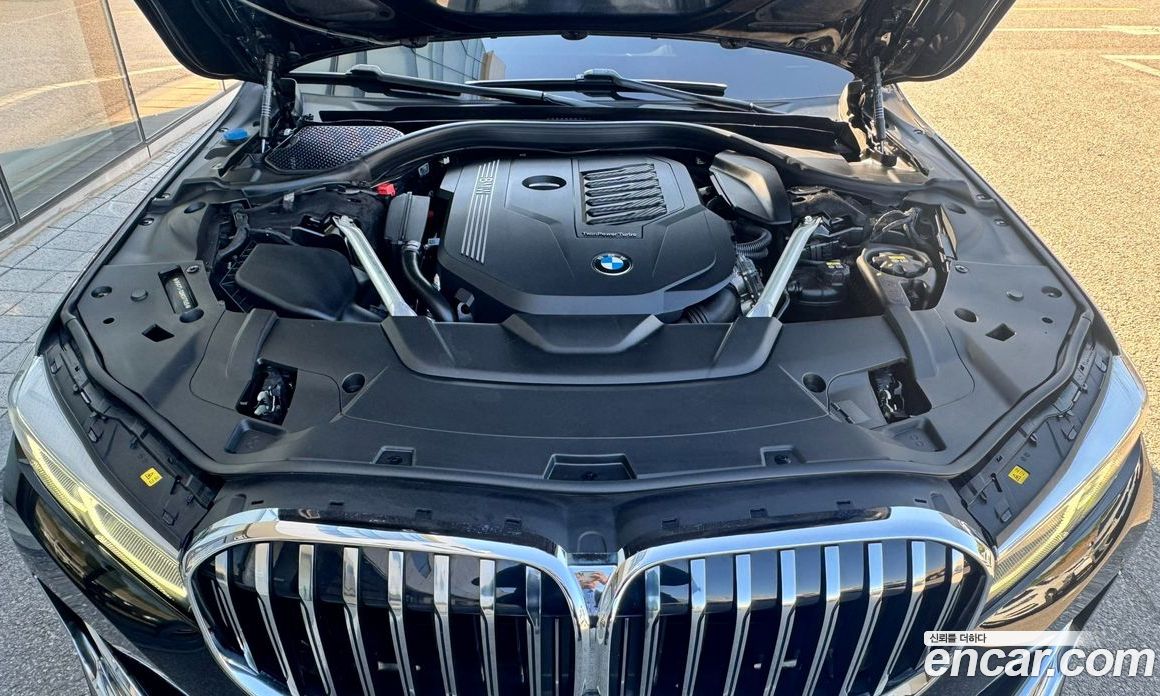 BMW 7-Series (G11) фото 6