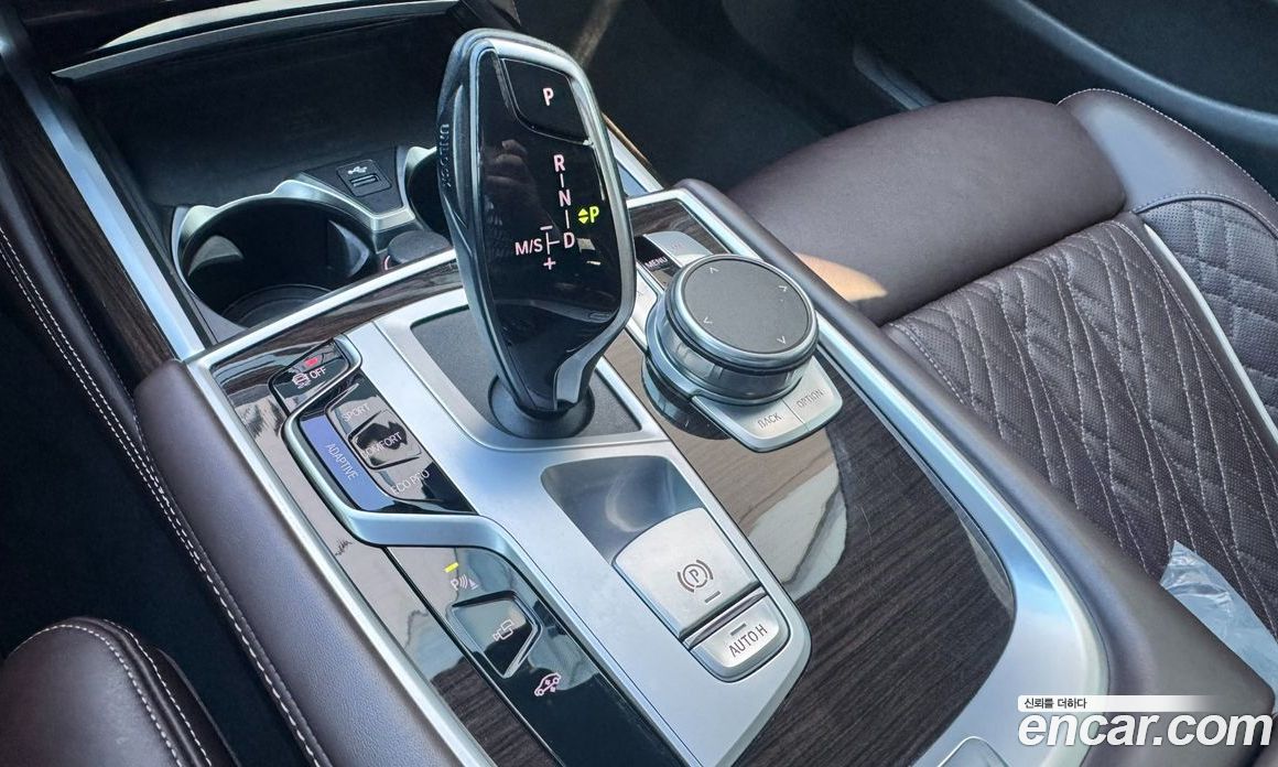 BMW 7-Series (G11) фото 9