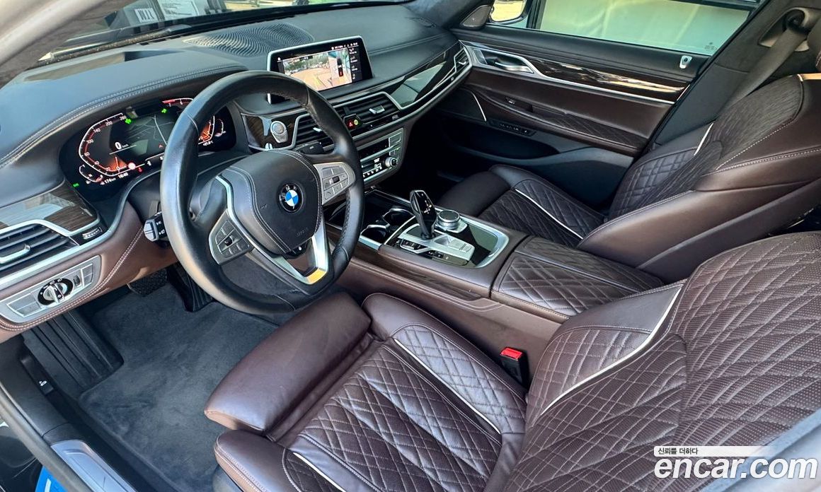 BMW 7-Series (G11) фото 10