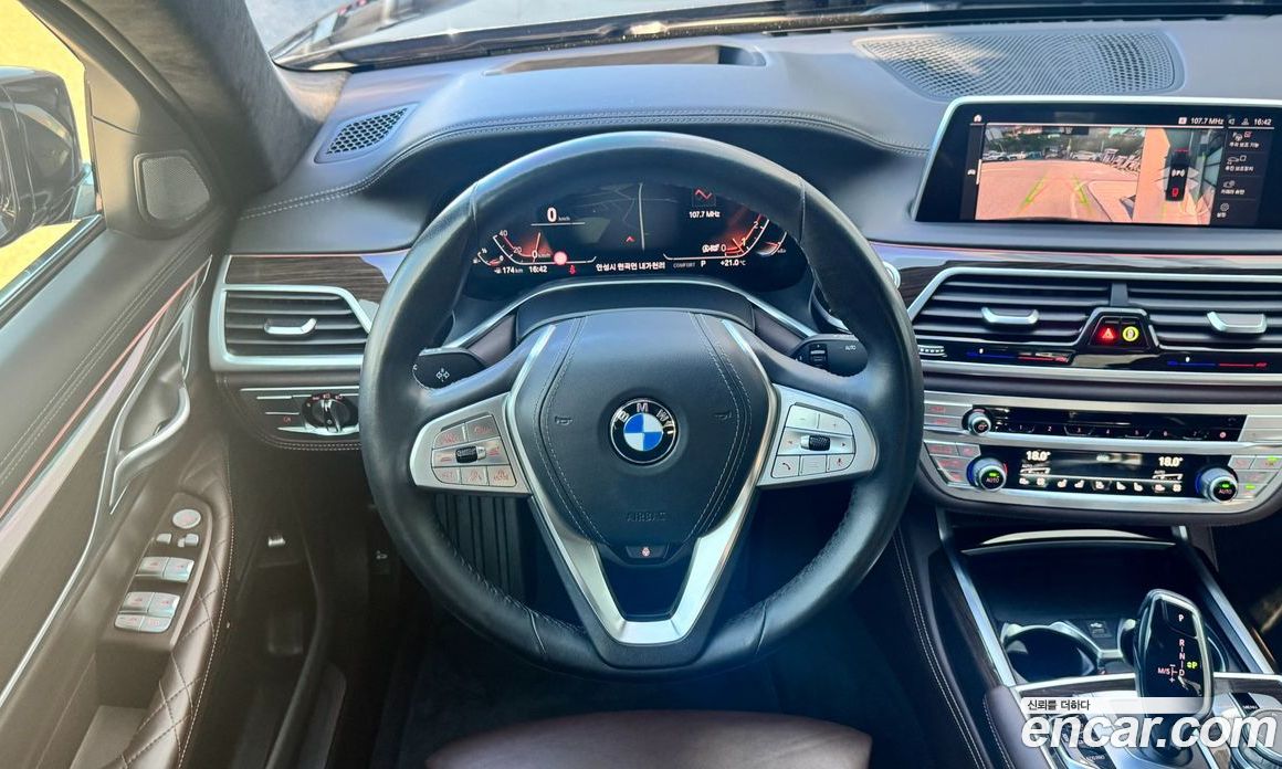BMW 7-Series (G11) фото 12