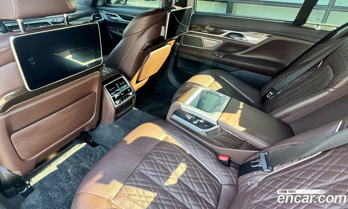 BMW 7-Series (G11) фото 13