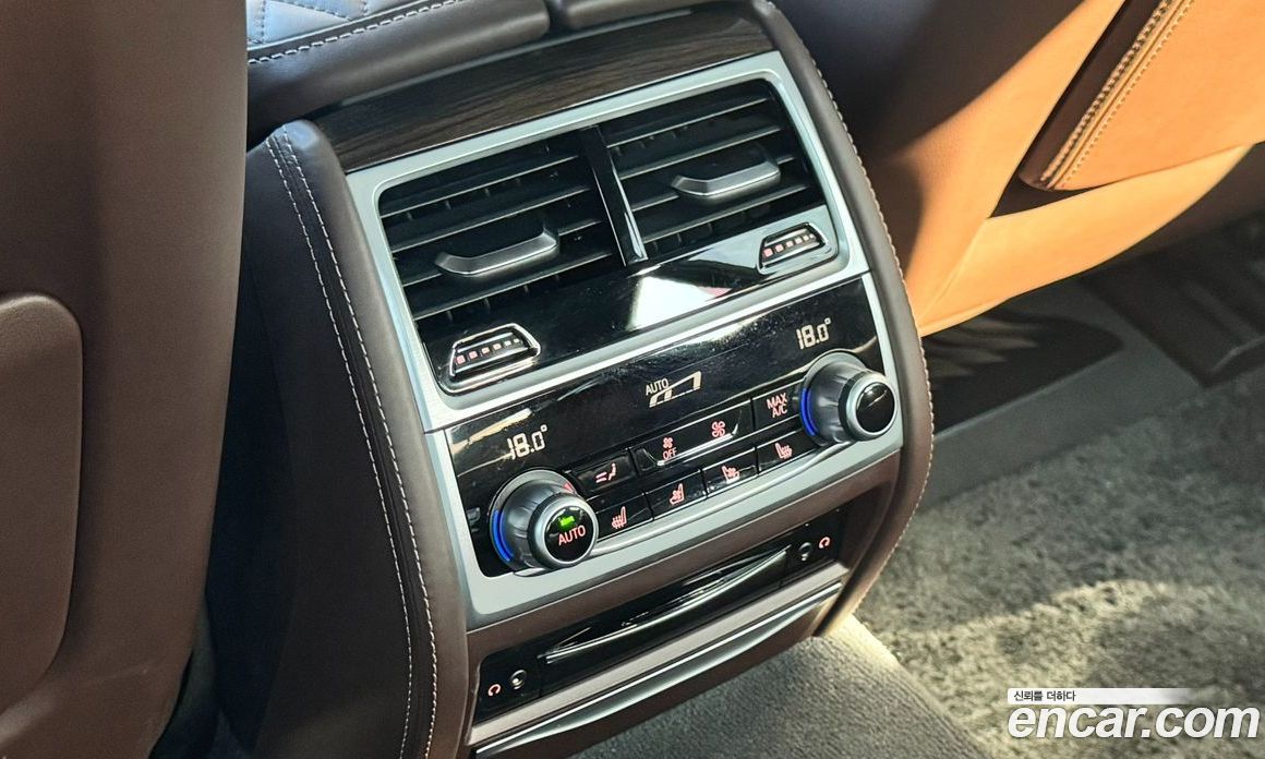 BMW 7-Series (G11) фото 19