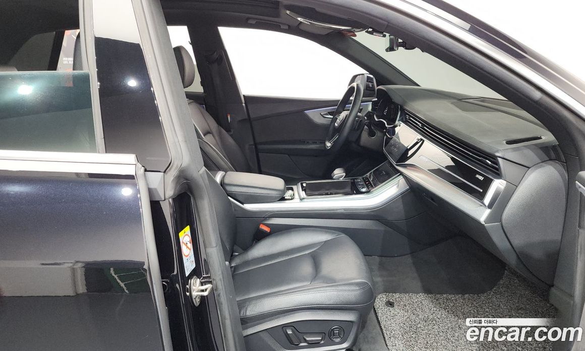 Audi Q8 (4M) фото 26