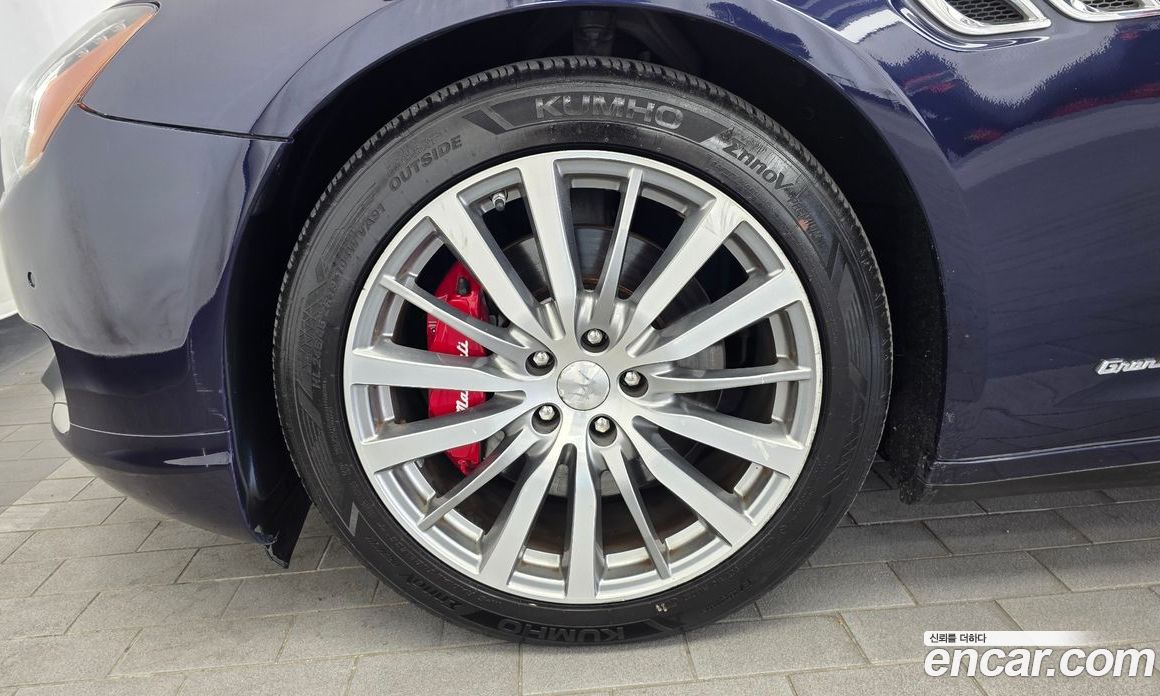 Maserati Quattroporte фото 5