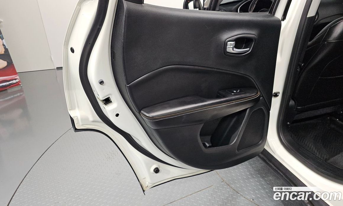 Jeep Compass 2nd Gen фото 25