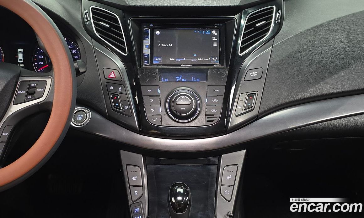 Hyundai i40 Saloon фото 15