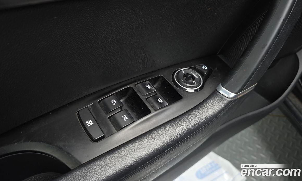 Hyundai i40 Saloon фото 27
