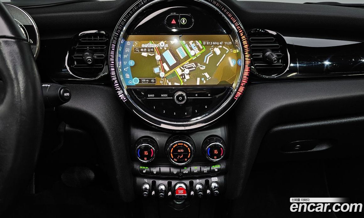 Mini Cooper Convertible фото 13